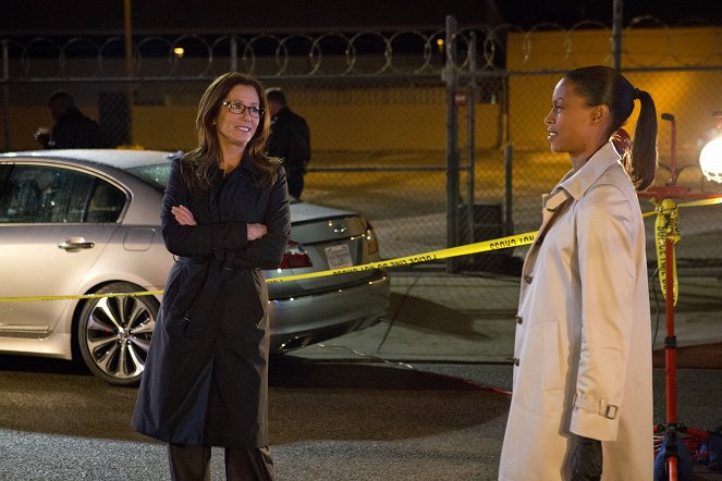 Major Crimes - Out of Bounds - Photos - Mary McDonnell, Kearran Giovanni