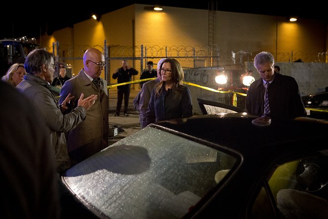 Major Crimes - Season 1 - Out of Bounds - Photos - Michael Paul Chan, Mary McDonnell, Tony Denison