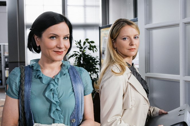 Die Rosenheim-Cops - Season 10 - Die kalte Gräfin - Promokuvat - Marisa Burger, Diana Staehly