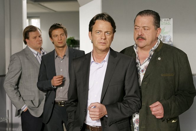 Die Rosenheim-Cops - Season 9 - Eine Nacht mit Folgen - Kuvat elokuvasta - Michael A. Grimm, Igor Jeftić, Rudi Cerne, Joseph Hannesschläger