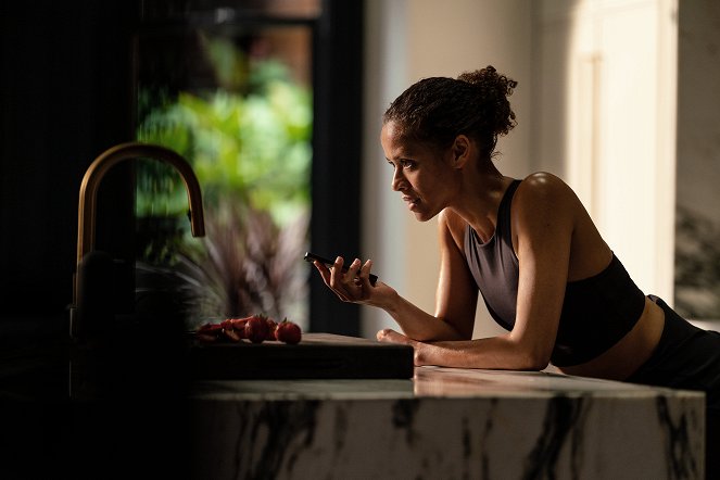 Surface - Mémoire musculaire - Film - Gugu Mbatha-Raw