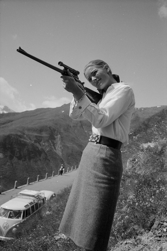 007 ja Kultasormi - Kuvat elokuvasta - Tania Mallet