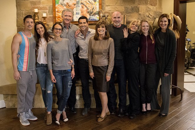 Dallas - Brave New World - Making of - Josh Henderson, Julie Gonzalo, Jordana Brewster, Patrick Duffy, Jesse Metcalfe, Linda Gray, Mitch Pileggi, Judith Light, Emma Bell, Brenda Strong