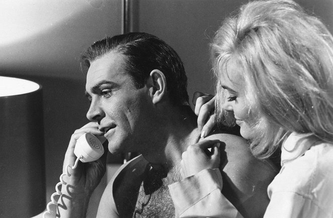 007 ja Kultasormi - Kuvat elokuvasta - Sean Connery, Shirley Eaton