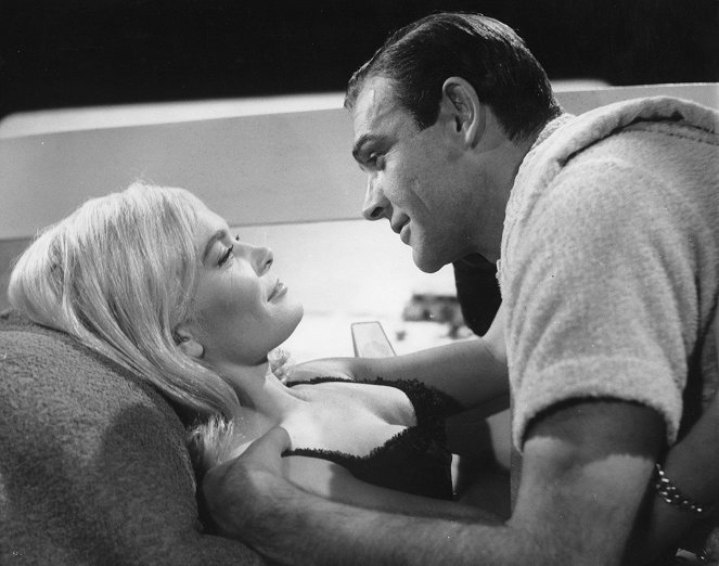 007 ja Kultasormi - Kuvat elokuvasta - Shirley Eaton, Sean Connery