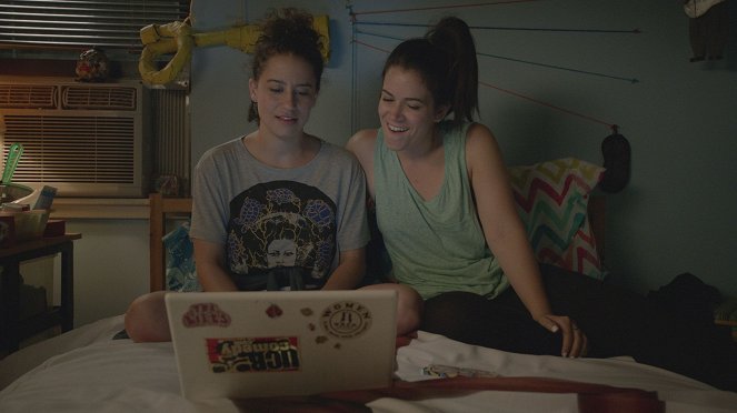 Broad City - Game Over - Photos