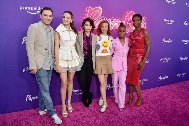 Paper Girls - Season 1 - Événements - "Paper Girls" Special Fan Screening At SDCC at the Manchester Grand Hyatt on July 22, 2022 in San Diego, California - Nate Corddry, Fina Strazza, Riley Lai Nelet, Sofia Rosinsky, Camryn Jones, Adina Porter