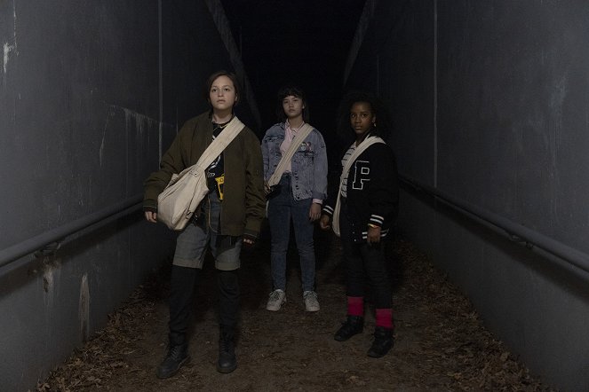 Paper Girls - Quoi de neuf, docteur ? - Film - Sofia Rosinsky, Riley Lai Nelet, Camryn Jones