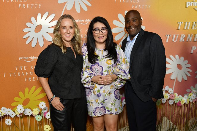 The Summer I Turned Pretty - Season 1 - Eventos - New York City premiere of the Prime Video series "The Summer I Turned Pretty" on June 14, 2022 in New York City - Jenny Han, Vernon Sanders