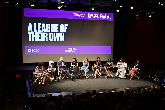 A League of Their Own - Season 1 - Eventos - Premiere of "A League Of Their Own" during the 2022 Tribeca Festival at SVA Theater on June 13, 2022 in New York City