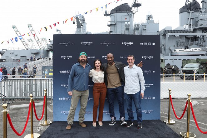 Na seznamu smrti - Z akcí - The Cast of Prime Video's "The Terminal List" attend LA Fleet Week at The Port of Los Angeles on May 27, 2022 in San Pedro, California - Kenny Sheard, Tyner Rushing, LaMonica Garrett