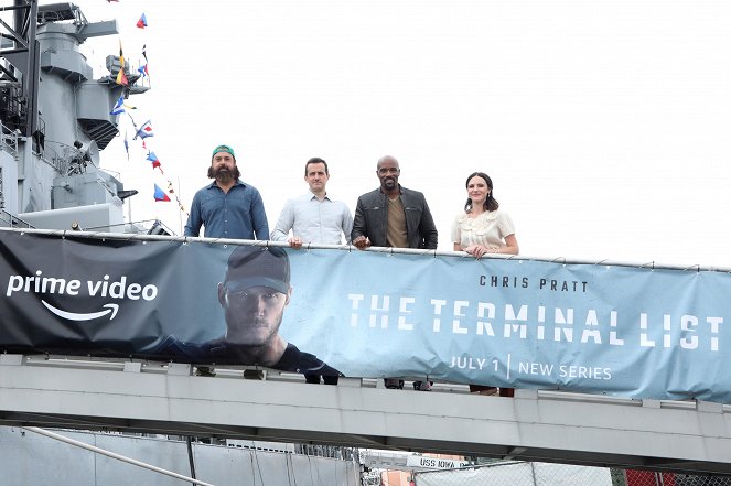 Na seznamu smrti - Z akcí - The Cast of Prime Video's "The Terminal List" attend LA Fleet Week at The Port of Los Angeles on May 27, 2022 in San Pedro, California - Kenny Sheard, LaMonica Garrett, Tyner Rushing