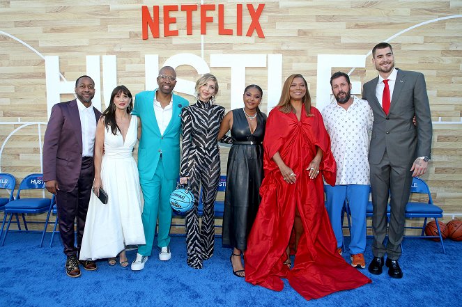 Životní trefa - Z akcí - Netflix World Premiere of "Hustle" at Baltaire on June 01, 2022 in Los Angeles, California - Jaleel White, María Botto, Kenny Smith, Heidi Gardner, Jordan Hull, Queen Latifah, Adam Sandler, Juancho Hernangomez