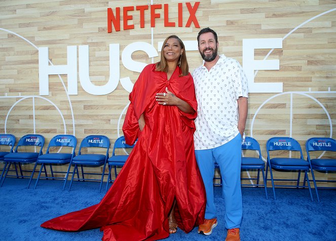 Životní trefa - Z akcií - Netflix World Premiere of "Hustle" at Baltaire on June 01, 2022 in Los Angeles, California - Queen Latifah, Adam Sandler