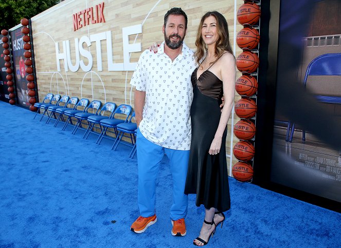 Mindent egy lapra - Rendezvények - Netflix World Premiere of "Hustle" at Baltaire on June 01, 2022 in Los Angeles, California - Adam Sandler, Jackie Sandler