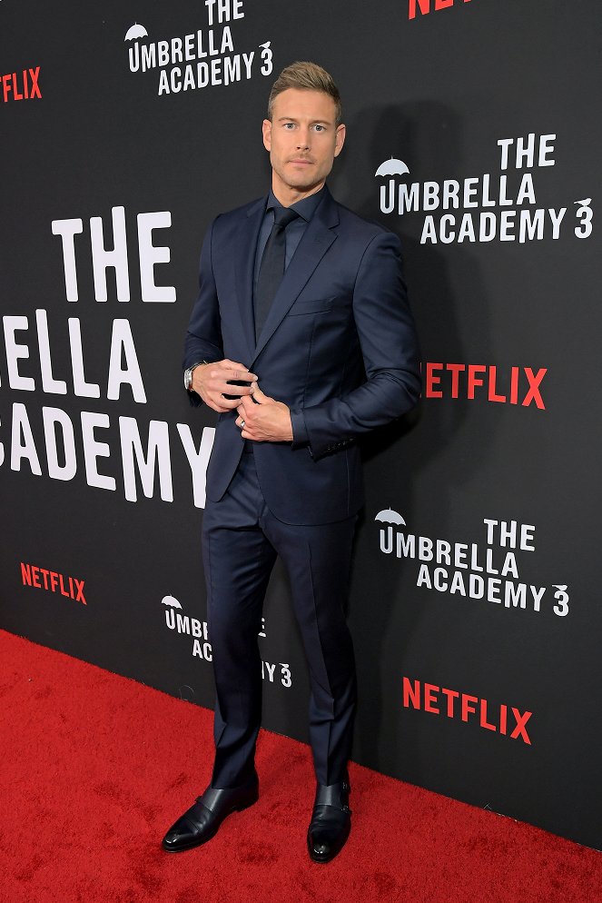The Umbrella Academy - Season 3 - Evenementen - Umbrella Academy S3 Netflix Screening at The London West Hollywood at Beverly Hills on June 17, 2022 in West Hollywood, California