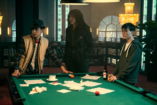 The Umbrella Academy - Pocket Full of Lightning - Kuvat elokuvasta - Aidan Gallagher, Emmy Raver-Lampman, Elliot Page