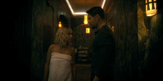 The Umbrella Academy - Błyskawiczny hotel - Z filmu - Ritu Arya, David Castañeda Jr.