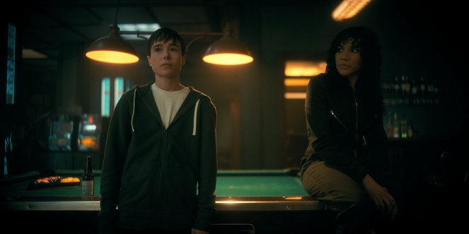 The Umbrella Academy - Błyskawiczny hotel - Z filmu - Elliot Page, Emmy Raver-Lampman