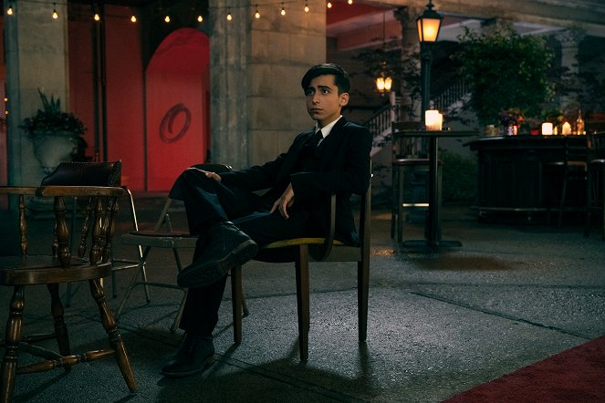 The Umbrella Academy - Wedding at the End of the World - Van film - Aidan Gallagher