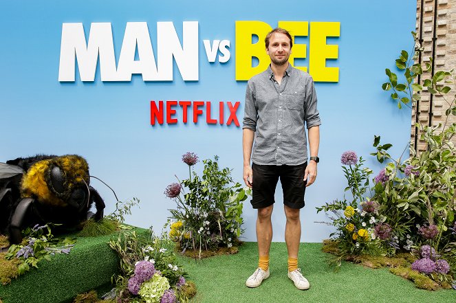 Człowiek kontra pszczoła - Z imprez - Man vs Bee London Premiere at The Everyman Cinema on June 19, 2022 in London, England - Tom Basden