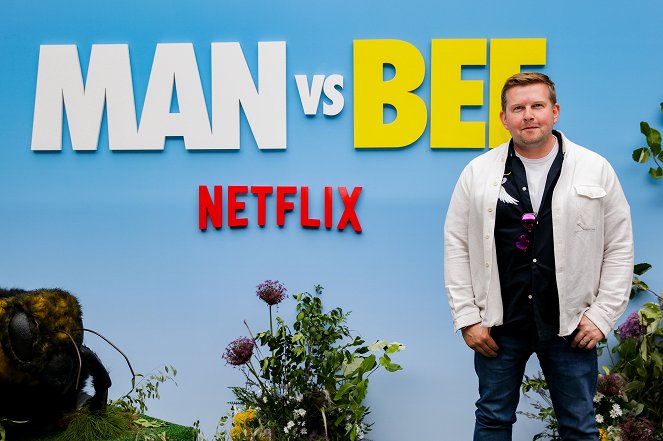 Včela na mušce - Z akcií - Man vs Bee London Premiere at The Everyman Cinema on June 19, 2022 in London, England - Greg McHugh