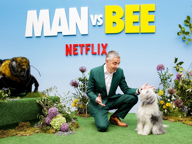 Včela na mušce - Z akcií - Man vs Bee London Premiere at The Everyman Cinema on June 19, 2022 in London, England - Rowan Atkinson
