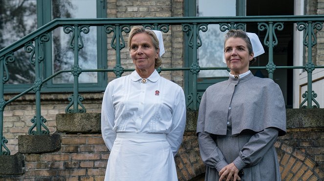Sygeplejeskolen - Season 4 - Dem og os - De la película
