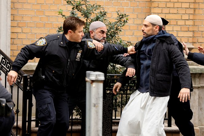 Blue Bloods - Crime Scene New York - Close Calls - Photos