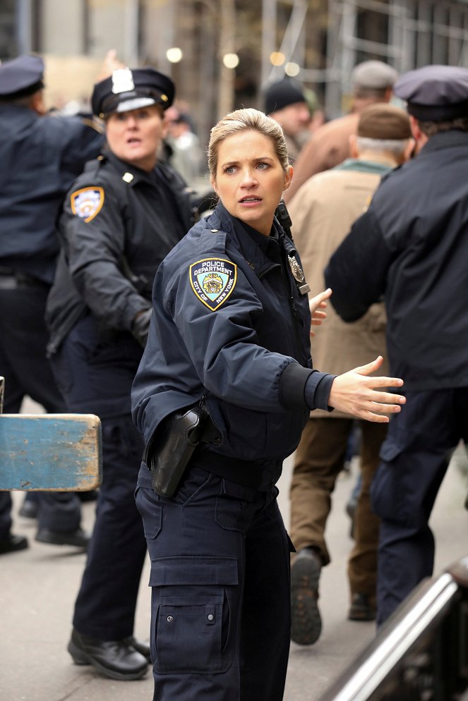 Blue Bloods - Crime Scene New York - Season 8 - Close Calls - Photos