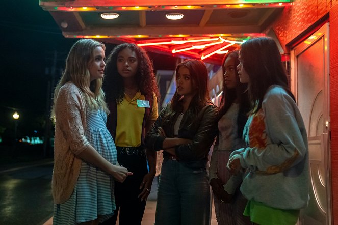 Pretty Little Liars: Original Sin - Chapter Two: The Spirit Queen - Van film - Bailee Madison, Chandler Kinney, Maia Reficco, Zaria, Malia Pyles