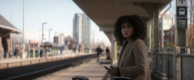 Człowiek z Toronto - Z filmu - Jasmine Mathews