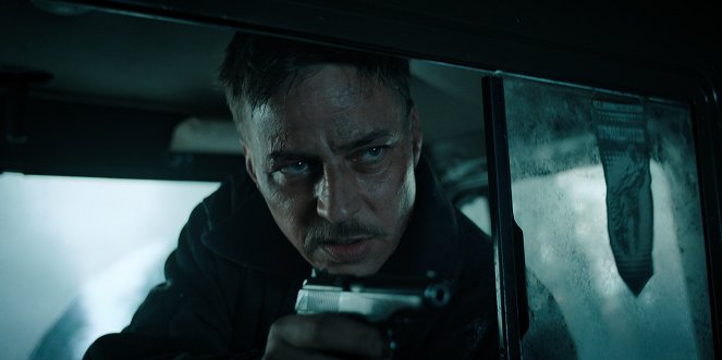 Stranger Things - Chapter Eight: Papa - Photos - Tom Wlaschiha