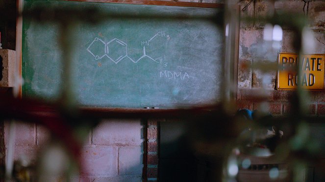 Tuntematon mieli - Luku 3: MDMA - Kuvat elokuvasta