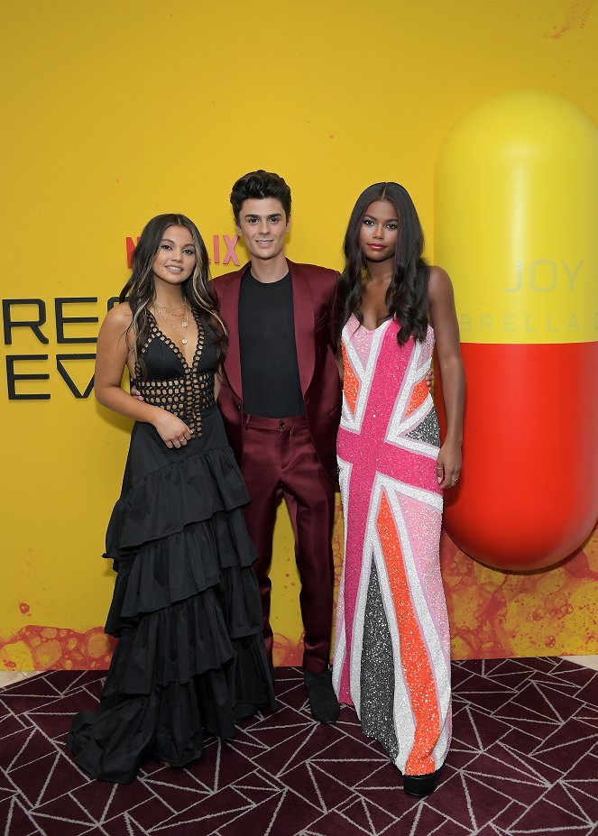 Resident Evil - Tapahtumista - Resident Evil S1 Special Screening at The London West Hollywood at Beverly Hills on July 11, 2022 in West Hollywood, California - Siena Agudong, Connor Gosatti, Tamara Smart