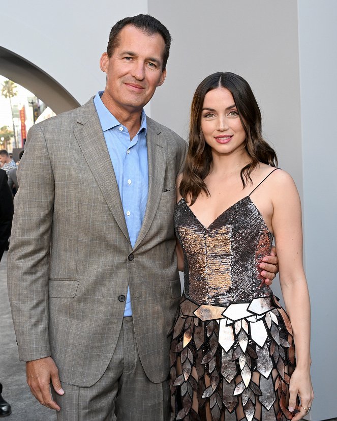 The Gray Man - Z akcí - Netflix's "The Gray Man" Los Angeles Premiere at TCL Chinese Theatre on July 13, 2022 in Hollywood, California - Scott Stuber, Ana de Armas