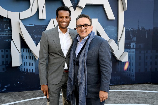 The Gray Man - Veranstaltungen - Netflix's "The Gray Man" Los Angeles Premiere at TCL Chinese Theatre on July 13, 2022 in Hollywood, California - Tendo Nagenda, Joe Russo