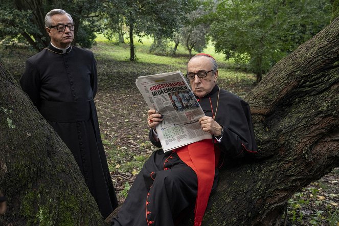 The New Pope - Episode 3 - Photos - Antonio Petrocelli, Silvio Orlando