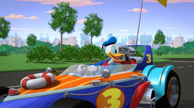 Mickey and the Roadster Racers - Season 2 - Donald's Stinky Day / The Hiking Honeybees - De la película