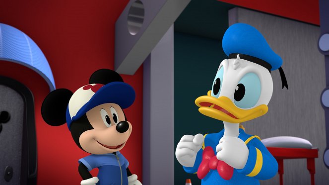 Mickey a závodníci - Série 2 - Donald's Stinky Day / The Hiking Honeybees - Z filmu