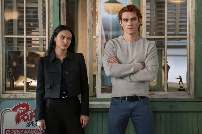 Riverdale - Chapter One Hundred and Sixteen: The Stand - Filmfotók - Camila Mendes, K.J. Apa