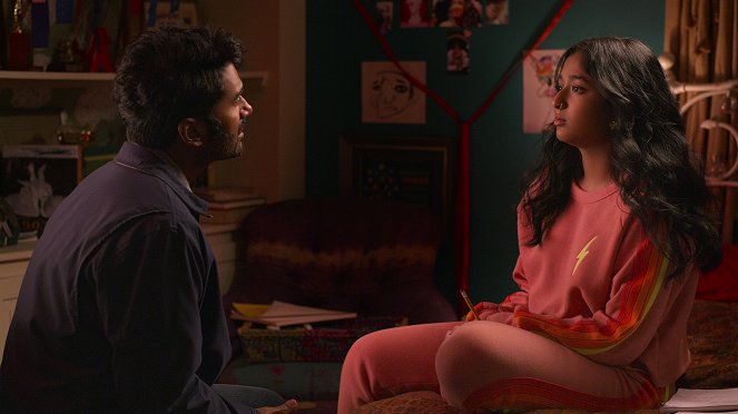 Mes premières fois - Season 2 - 19 - Être une fille parfaite - Film - Sendhil Ramamurthy, Maitreyi Ramakrishnan