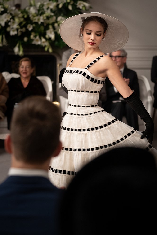 Mrs. Harris und ein Kleid von Dior - Filmfotos