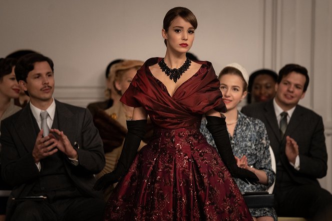 Mrs. Harris und ein Kleid von Dior - Filmfotos - Alba Baptista