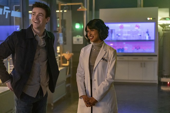 The Flash - The Man in the Yellow Tie - Photos - Grant Gustin, Kausar Mohammed