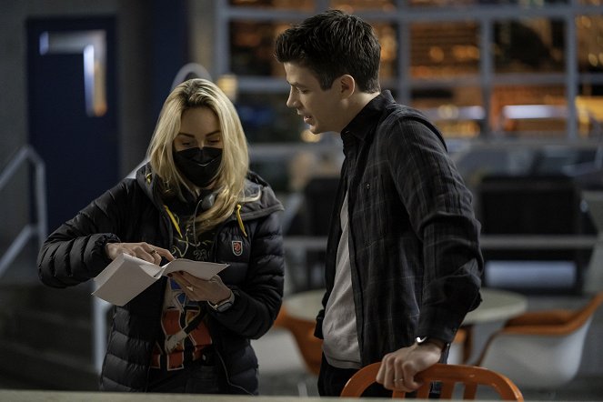 The Flash - Season 8 - The Curious Case of Bartholomew Allen - Making of - Caity Lotz, Grant Gustin