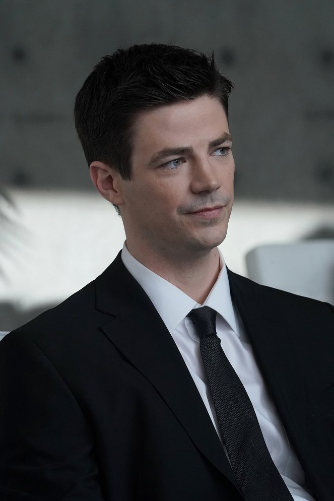 The Flash - Funeral for a Friend - Photos - Grant Gustin