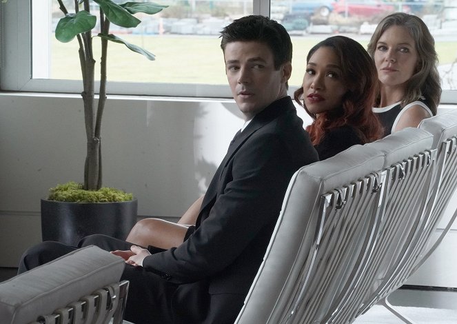 The Flash - Funeral for a Friend - Van film - Grant Gustin, Candice Patton, Susan Walters