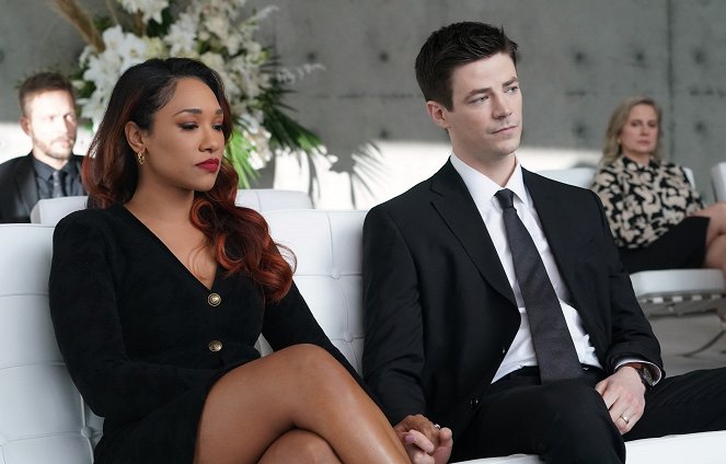 The Flash - Funeral for a Friend - Photos - Candice Patton, Grant Gustin