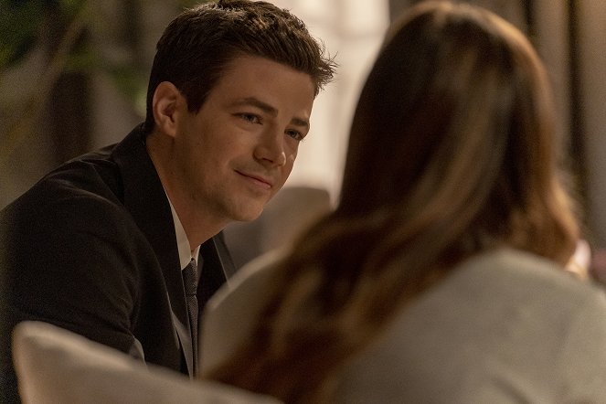 The Flash - Funeral for a Friend - Photos - Grant Gustin
